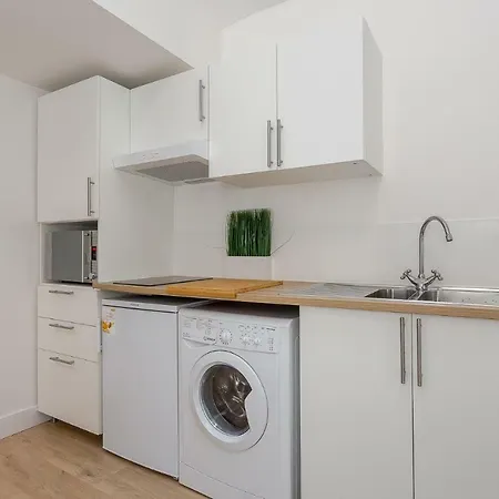 ❁ Modern And Bright Studio For 4 People ❁