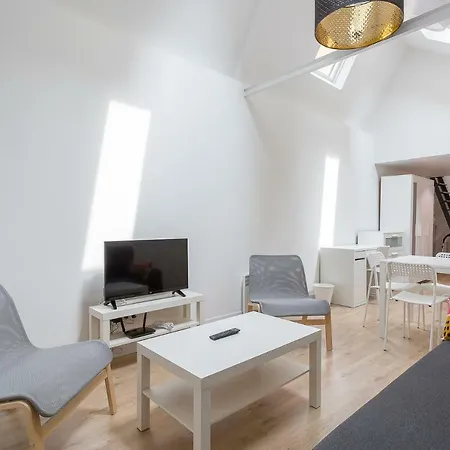 ❁ Modern And Bright Studio For 4 People ❁